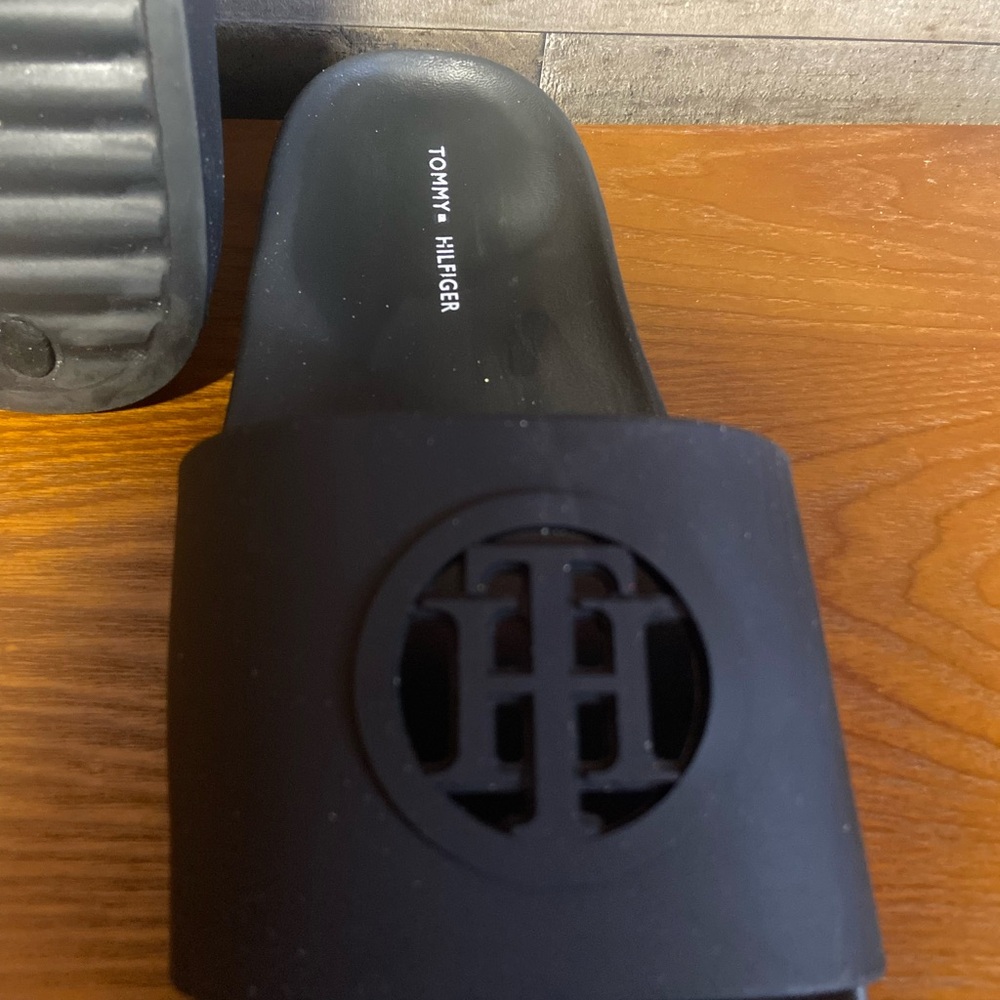 Tommy Hilfiger Ladies Black Logo Slide Sandals size 9 - Picture 2 of 4